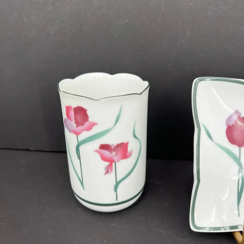 1988 Diana by Andre Richard Co Japan tulips soap dish and toothbrush holder